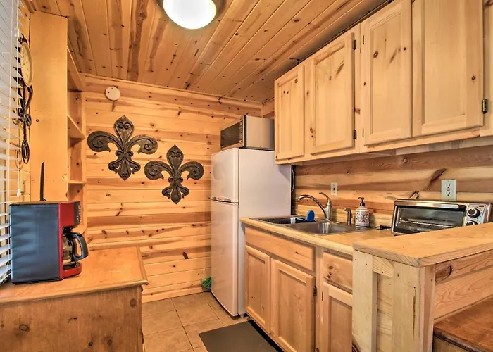 Fire Pit + Hot Tub: Lakeside On 2 Acres! Holiday home