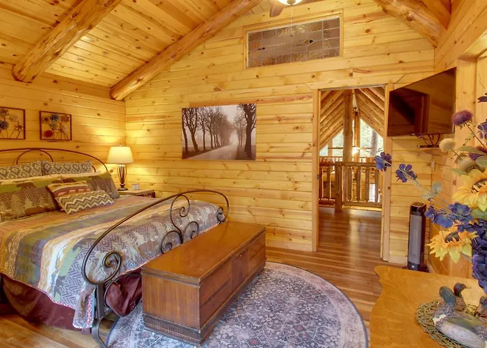 Fire Pit + Hot Tub: Lakeside On 2 Acres!