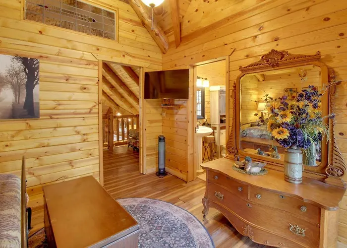 Fire Pit + Hot Tub: Lakeside On 2 Acres! *