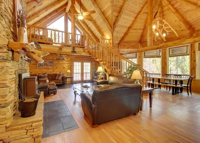 Fire Pit + Hot Tub: Lakeside On 2 Acres!